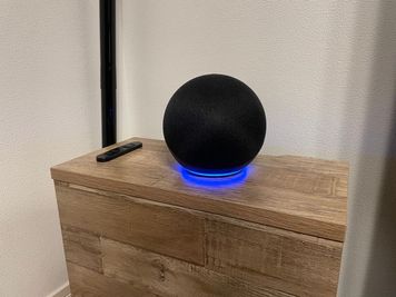 Amazon Alexaを用いて声でホームシアターの操作やライトの操作をすることが可能となっております。 - スマートホームシアター横浜中華街 Smartホームシアター横浜中華街の設備の写真