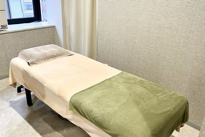 【個室】スペース内カーテン仕切りあり - 銀座  シェアサロン SHARELO シェアサロンSHARELO 銀座店【ROOM2】の室内の写真