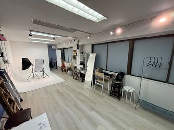 レールライト付き - studio kome セルフフォト＆スペース【 studio kome 】の室内の写真