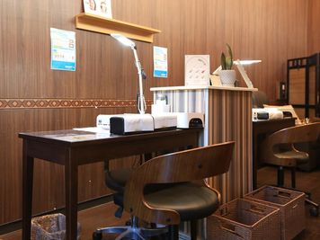 minoriba_センター南駅前店 レンタルサロン ネイルスペースの室内の写真