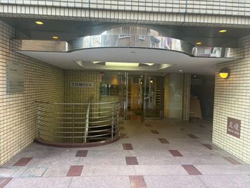 駐輪可（4台程度） - リアクション2MANA 全身鏡ありダンススタジオの外観の写真