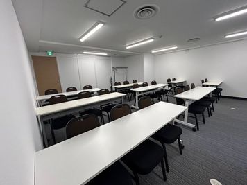 【レイアウトは自由に変えていただけます※要原状復帰】 - TIME SHARING渋谷ワールド宇田川ビル【無料WiFi】 9F 会議室 Bの室内の写真