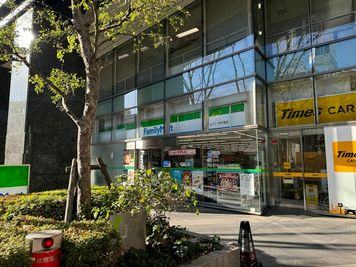 マンションからダッシュ10秒でファミリーマート！いつでも買い出しできます！ - チサンマンション第7新大阪 ファンベース新大阪(funbase新大阪)のその他の写真