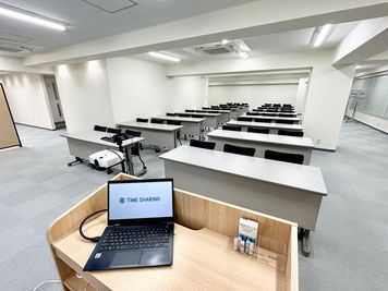 【長方形なので司会台から一番後ろの席まで見渡せます】 - 【閉店】TIME SHARING 船橋 北翔ビル 【閉店】2Fの室内の写真
