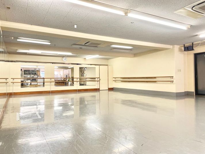 レッスン、パフォーマンススペース - トモコダンスプラネット