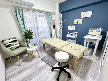三鷹駅から1番近いレンタルサロン✨2月NEWOPEN！リクライニング式高性能のベッド導入｜ヒートマット・タオルウォーマー完備 - iRoDoRi 三鷹店