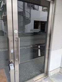 okayレンタルスタジオ藤塚店の入口の写真