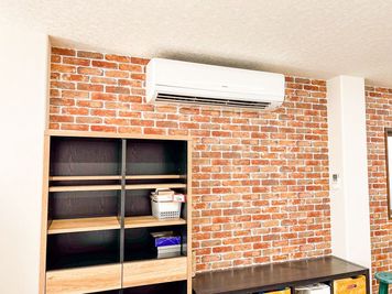 大きなエアコンで、夏も冬も快適 - 駒岡つながるサロン 【綱島/鶴見】地域交流 駒岡5丁目レンタルスペースの設備の写真