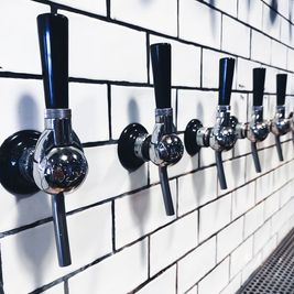 クラフトビール・ソフトドリンク
※飲み放題メニューあり - レンタルスペース「HOJO Brewing & Stays」 レンタルスペースの室内の写真