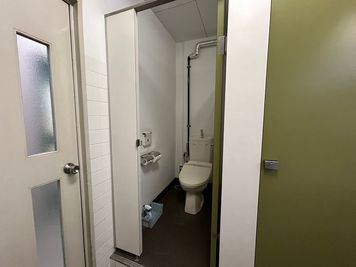 【4階共用トイレ：洋式※3階のお手洗いもご利用可能です。】 - TIME SHARING 大手町 協販商事ビル 4Fの設備の写真