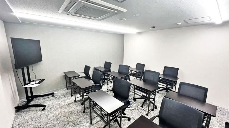 No.102大会議室【可動式机タイプ】（レイアウト変更可） - relark大宮　貸会議室