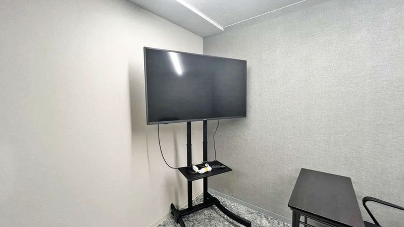 No.102大会議室【可動式机タイプ】（レイアウト変更可） - relark大宮　貸会議室