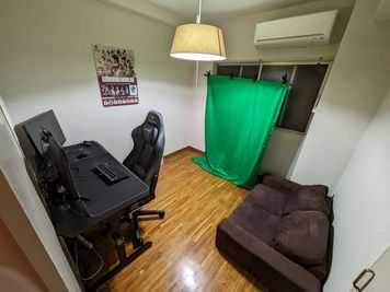 PCルーム - プリンクゲーム 会議からオフ会まで!!`便利なレンタルスペースの室内の写真
