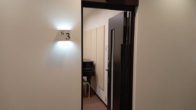 アルパークセンター ピアノ防音室　S3教室の入口の写真