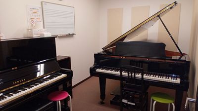 ヤマハミュージック直営教室！ピアノの練習ができるお部屋です♪ - アルパークセンター