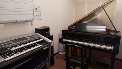 ヤマハミュージック直営教室！エレクトーン・ピアノが弾けるお部屋です！ - アルパークセンター