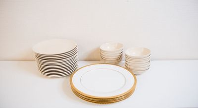 取り皿ドーンと16人分！！大皿は高級ノリタケ製✨ - ブルーム梅田の設備の写真