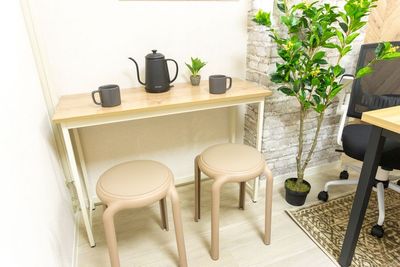 2人用テーブルと小型椅子2脚 - クリエイティブスペース御茶ノ水＆末広町の室内の写真