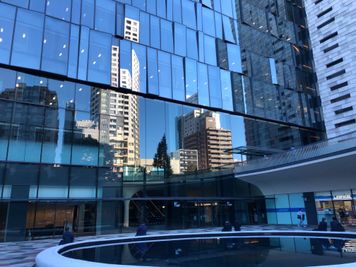 【テレキューブ】新宿イーストサイドスクエア。視線と音を遮る、プライベートな集中環境。(21-05) - テレキューブ 新宿イーストサイドスクエア