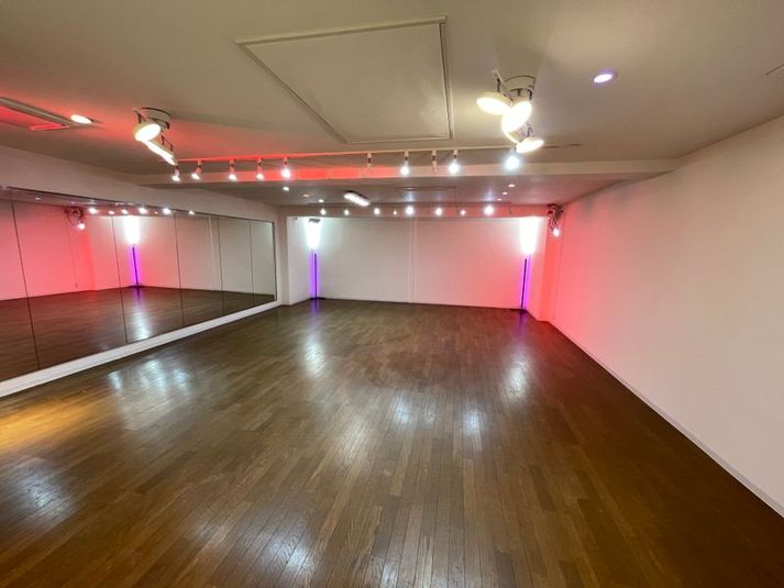 フロアー - ダンススタジオLA ダンススペース甲子園口の室内の写真