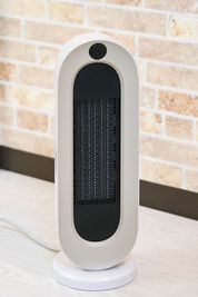 【ファンヒーター】
カウンセリングルームに設置しております。
エアコン+αでお部屋を温めたい場合や、足元を温める際にもご利用いただけます。 - レンタルサロンエアリ 《大阪・江坂》レンタルサロンエアリの設備の写真