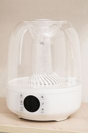 【加湿器】
施術ルームへ設置しています。エアコン利用時の加湿にご利用ください。 - レンタルサロンエアリ 《大阪・江坂》レンタルサロンエアリの設備の写真