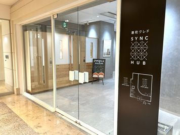 基町クレドSYNC HUB内設置
 - 【2ndBase_基町】 完全個室ブース（定員1名）No.2の入口の写真