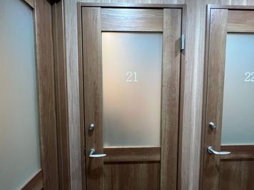 いいオフィス恵比寿 【恵比寿駅徒歩1分】2名個室（ブース21）【4階】の室内の写真
