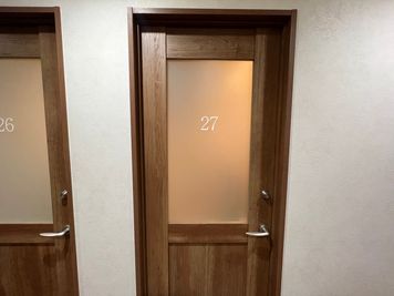 いいオフィス恵比寿 【恵比寿駅徒歩1分】2名個室（ブース27）【4階】の室内の写真