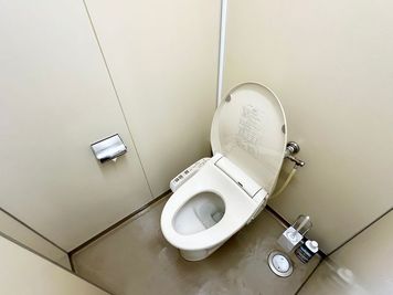【女子トイレ：個室１】 - TIME SHARING 御徒町 マツダビル4F 4Fの設備の写真