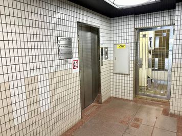 【1階エレベーターホール】 - TIME SHARING 御徒町 マツダビル4F 4Fの入口の写真