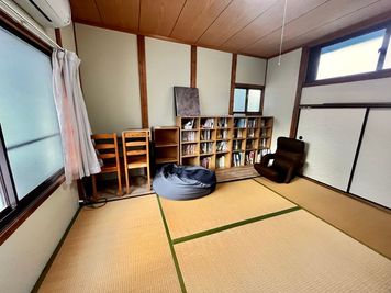 【和室】本棚のある畳のお部屋｜吹田駅徒歩5分◎子連れOK - シェアする子育て すいまーる