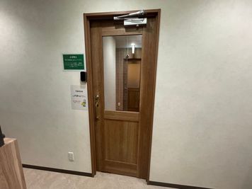 いいオフィス恵比寿 【恵比寿駅徒歩1分】1名個室（ブース17）【4階】の入口の写真