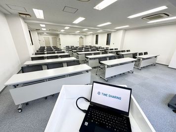 【司会台から一番後ろの席まで見渡せます】 - 【閉店】TIME SHARING 御徒町 マツダビル4F 【閉店】4Fの室内の写真