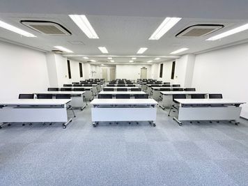 【モニターへは、スペース内にある無料備品のHDMIケーブルとお手持ちのPCを接続するだけで簡単に投影が出来ます】 - 【閉店】TIME SHARING 御徒町 マツダビル4F 【閉店】4Fの設備の写真