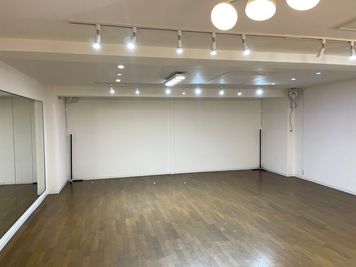 ダンススタジオLA ダンススペース甲子園口の室内の写真