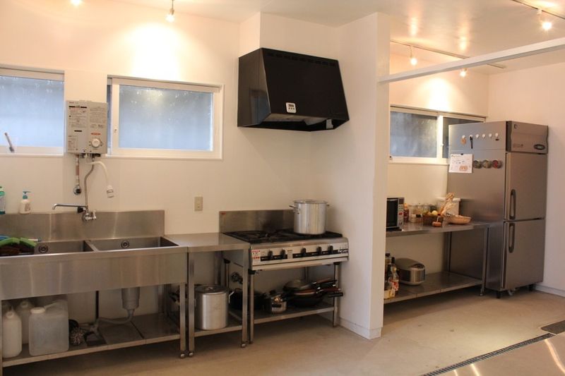 充実キッチンとサロンスペース - みんなキッチン北加賀屋