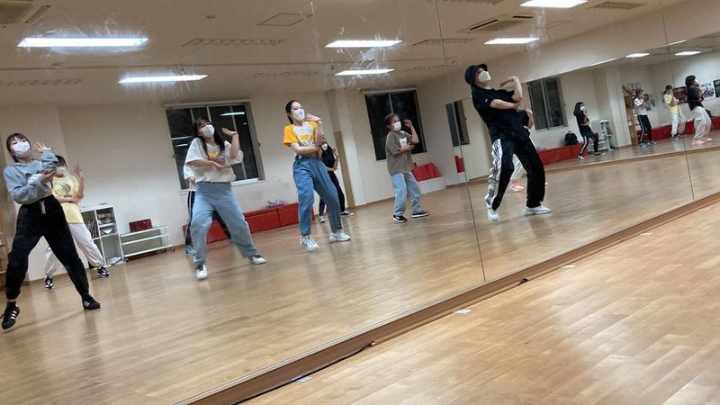 DANCE STUDIO JIGGY 広々30坪　前面、側面鏡張り　レンタルスタジオの室内の写真