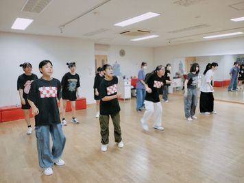 DANCE STUDIO JIGGY 広々30坪　前面、側面鏡張り　レンタルスタジオの室内の写真