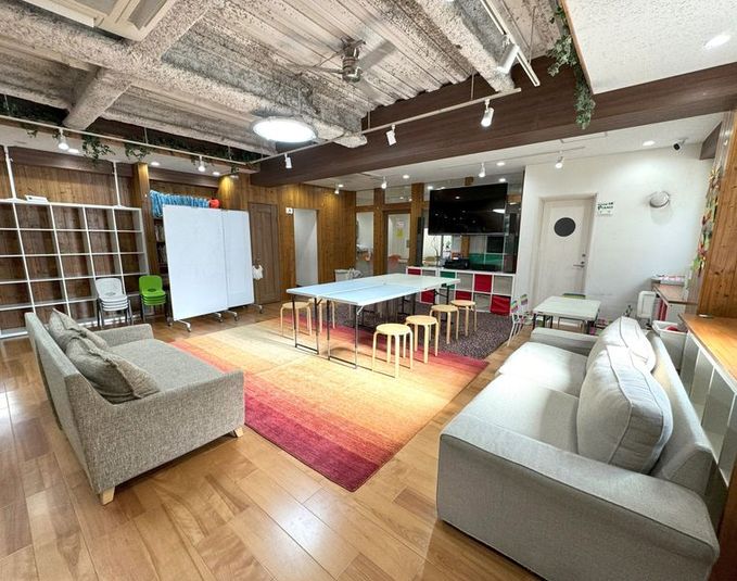 【ラウンジルーム】パーティースペース（～30名） - ウィズダムアカデミー恵比寿校