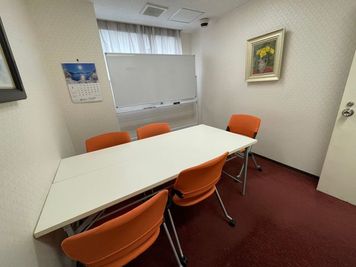 THビル1階Aルーム 多目的スペース（会議室、教室）の室内の写真