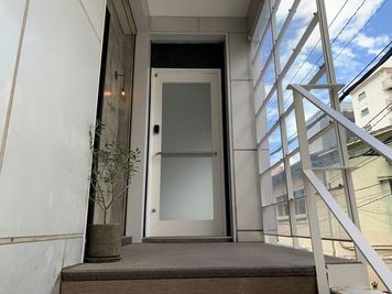 入り口イメージ - 大名Fビル SALON GALLERY F（RIGHT ROOM）の入口の写真
