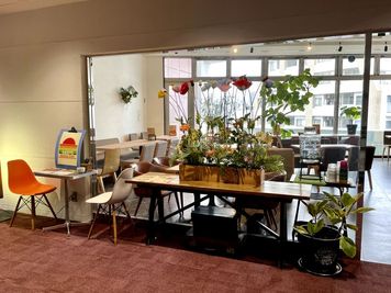 GROVE SUNNY SIDE グローブ サニーサイド カフェスペースの室内の写真