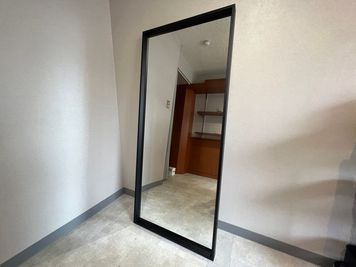 全身鏡 - 横浜レンタルサロンalbatross 横浜レンタルサロンalbatros-アルバトロス-の室内の写真