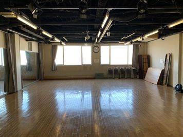 ヤマハウイング北勢堂ビル内 多目的スペース　ホールの室内の写真
