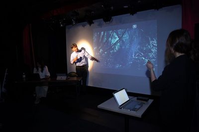 180インチの大型スクリーン
セミナーや配信にも - スタジオ☆異空間の室内の写真