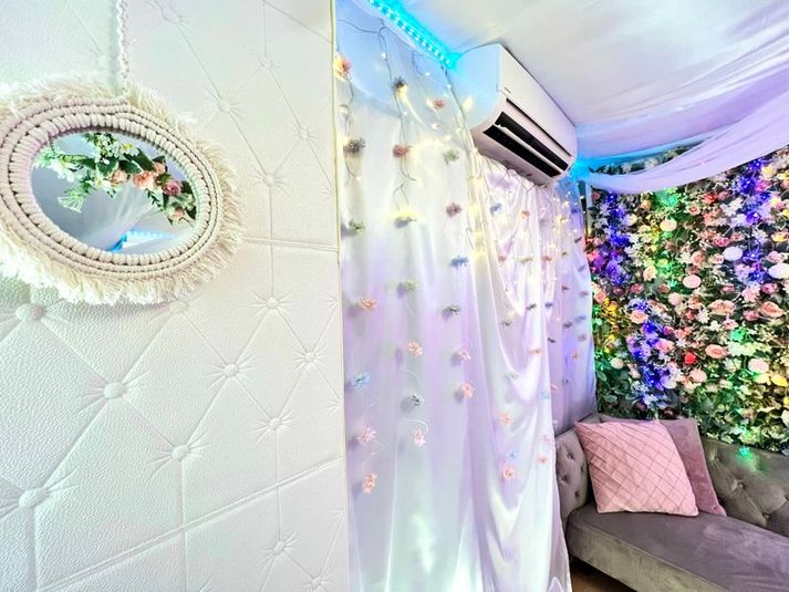 お花とLEDの幻想的空間🌸パーティー🎉お家デート💕撮影📸 - famispe上野2nd