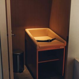 おむつ替え室 - YASMO武蔵小杉 ママ・パパ用休息室併設の一時預かり保育施設の室内の写真