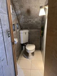 専用のトイレもあります。マスキングサウンドを出すマシンも完備しています。 - バンノビル ＠Kakigara（アット・カキガラ）　会議・ネット配信スペースの設備の写真