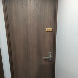 ワーキングブースKONTIME 2F-個室Bの入口の写真